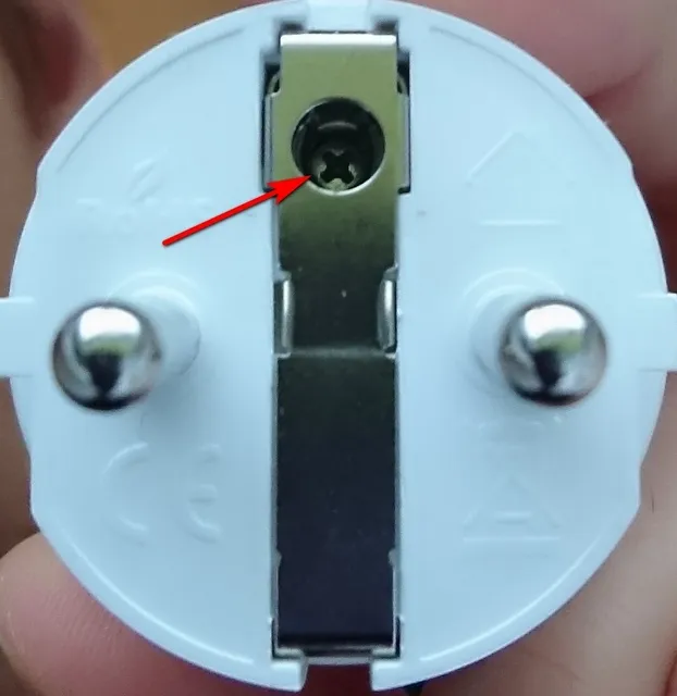 Hardly visible screw on original SP111